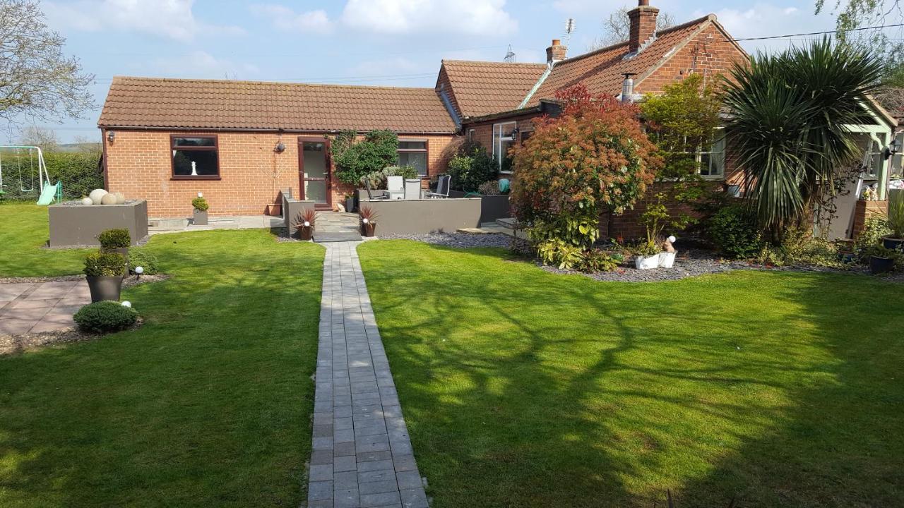 The White Dove Bed And Breakfast With Glamping Newark Showground Extérieur photo