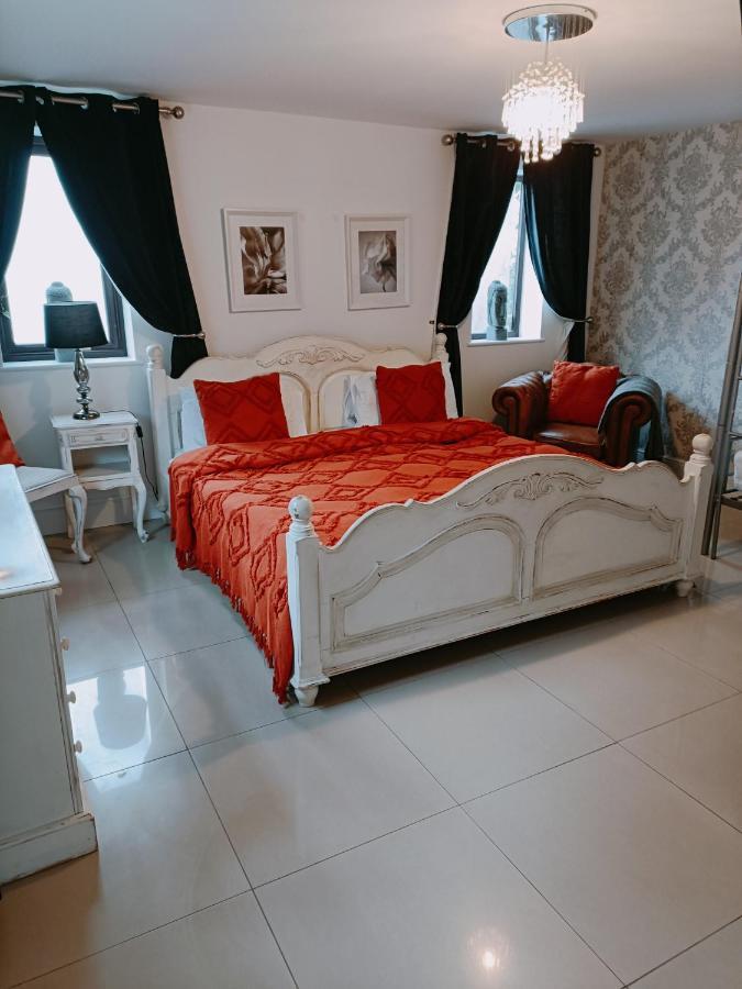 The White Dove Bed And Breakfast With Glamping Newark Showground Extérieur photo