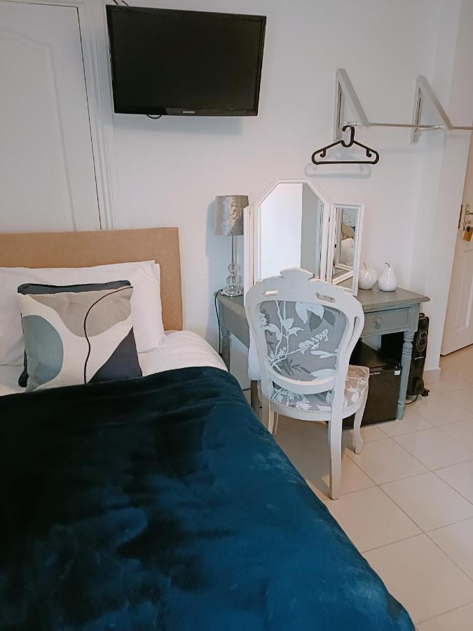 The White Dove Bed And Breakfast With Glamping Newark Showground Extérieur photo