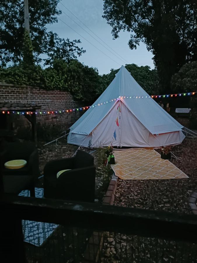 The White Dove Bed And Breakfast With Glamping Newark Showground Extérieur photo
